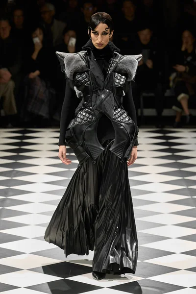 Look 19